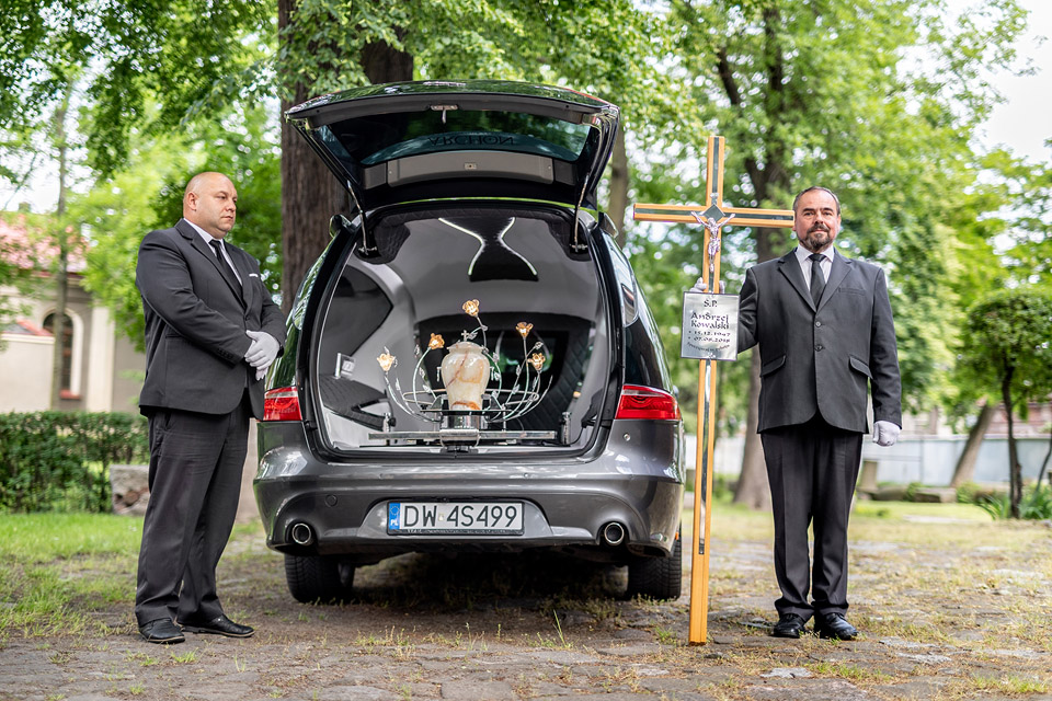 Organizacja pogrzebów w Jelczu-Laskowicach | Zakład Pogrzebowy Archon